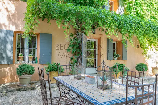 Maison 7 pièces 270 m²