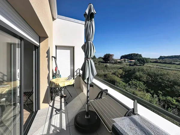 T3 récent au calme avec balcon et box