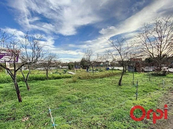 Terrain 827 m²