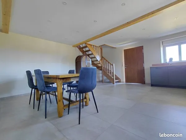 A LOUER T3 duplex meublé 83m2 1600 euro .Margencel