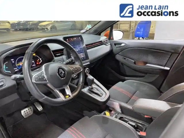 Renault Clio e-tech 140 - 21n — photo 11