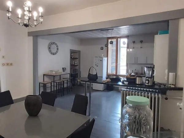 Superbe F4 rénové de 140 m² - Cour privative & cave