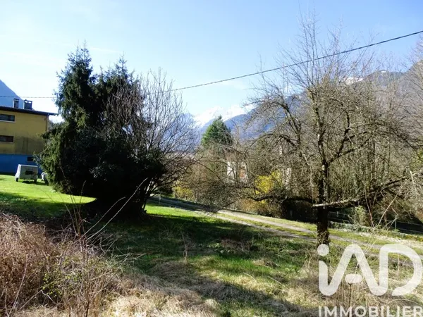 Terrain 844 m²