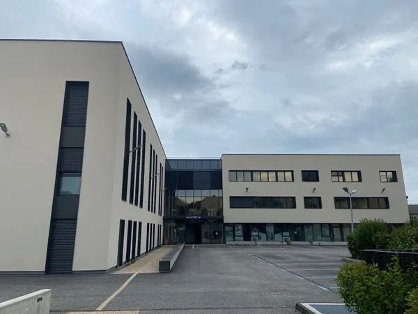 Local de 37 M² m² avec salle d'attente partagée