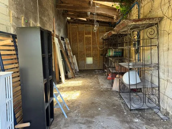 Chai de 33 m² à louer - espace polyvalent - disponible immédiatement