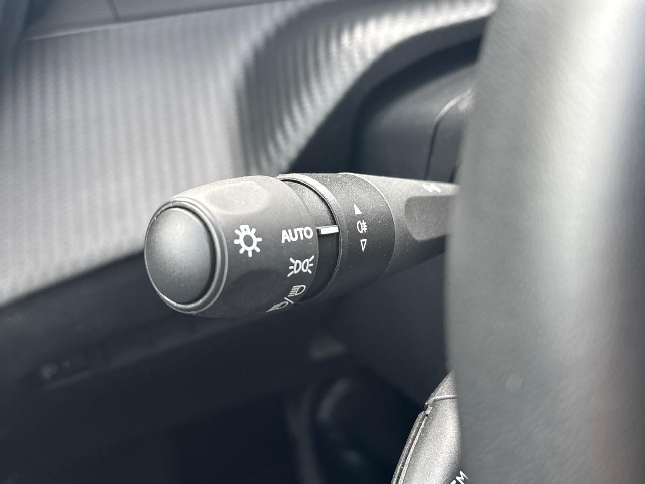 Peugeot 2008 1.2 hybrid 145ch style e-dcs6 — photo 27