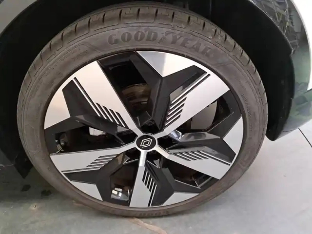 Renault Megane e-tech ev60 220 ch super charge — photo 18