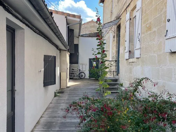 Location T2 Chartrons