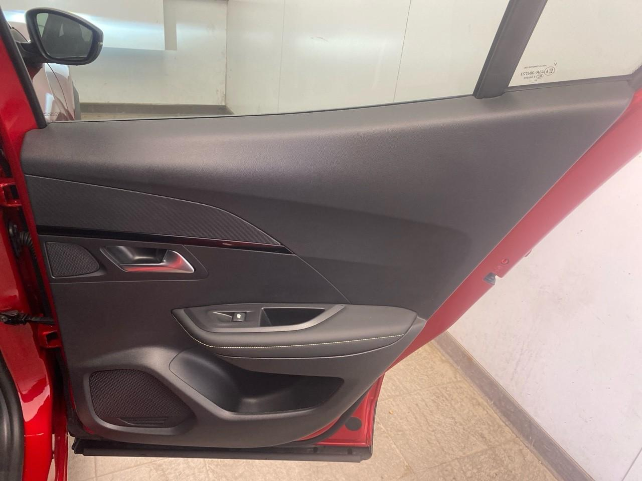 Peugeot 2008 puretech 130 s&s eat8 gt — photo 24
