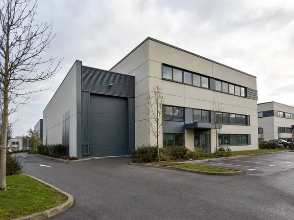Entrepôt 900 m²