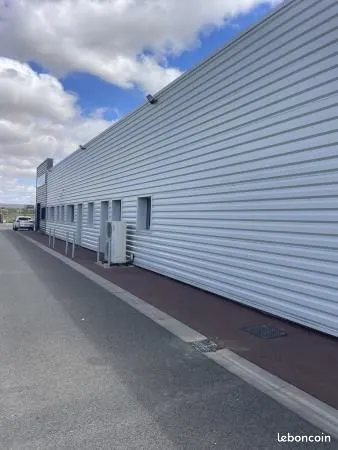 Bâtiment 1 562 m²