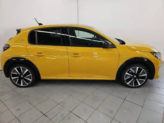 Peugeot 208 e- 136ch gt — photo 4