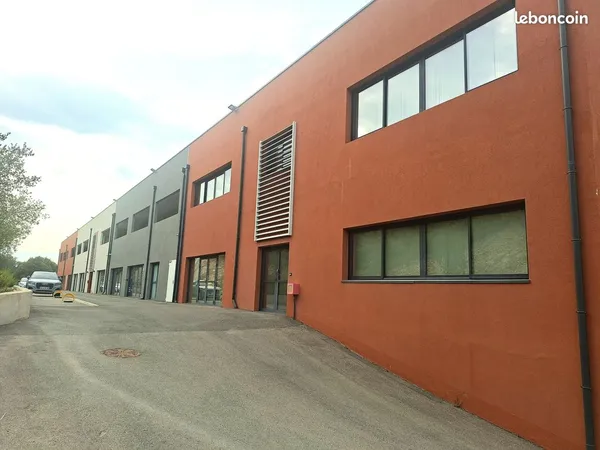 Local 71 m² Saint-Raphaël