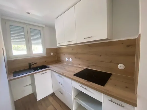 SPACIEUX APPARTEMENT REFAIT A NEUF