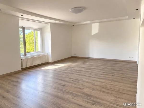 Appartement T3 de 84 m² avec entrée indépendante et fort potentiel