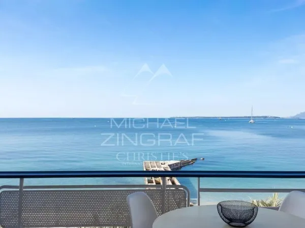 Exclusivité : Vue mer d'exception : un 2 pièces d'exception à Juan-les-Pins