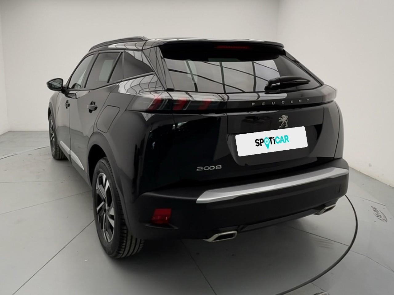 Peugeot 2008 puretech 130 s&s eat8 allure pack — photo 3