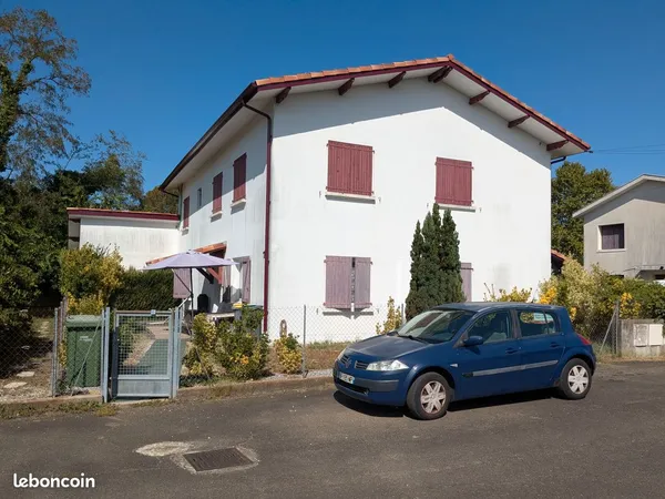 A vendre 2 appartements (appartement T4 + studio bis) avec parking privatif et jardin