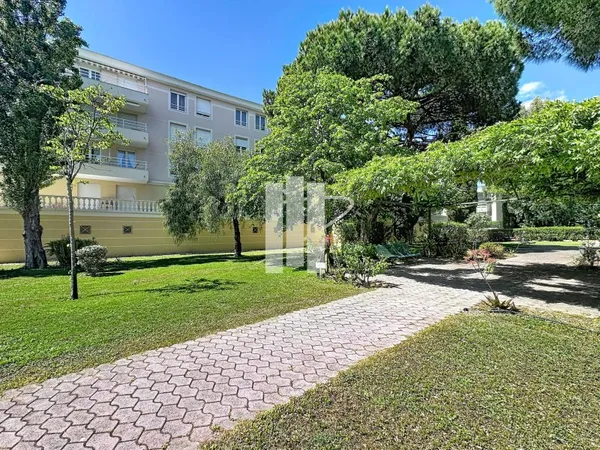 Au calme t3 de 77m2 avec garage et parking