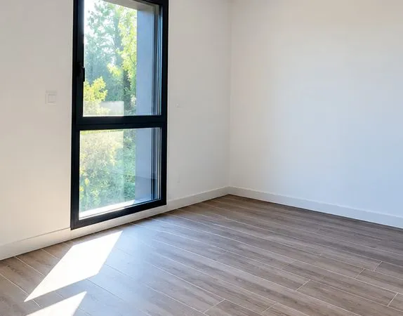 Beau local indépendant avec 5 bureaux LA CHAPELLE-DES-FOUGERETZ