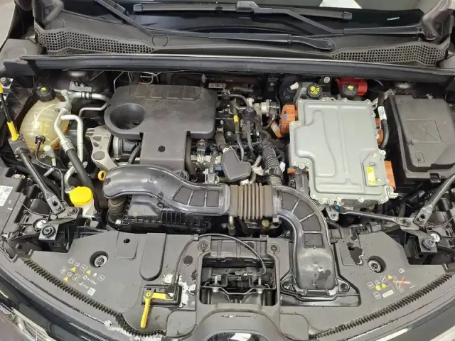 Renault Captur e-tech plug-in 160 — photo 43