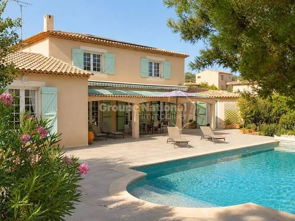 Maison 6 pièces 220 m²