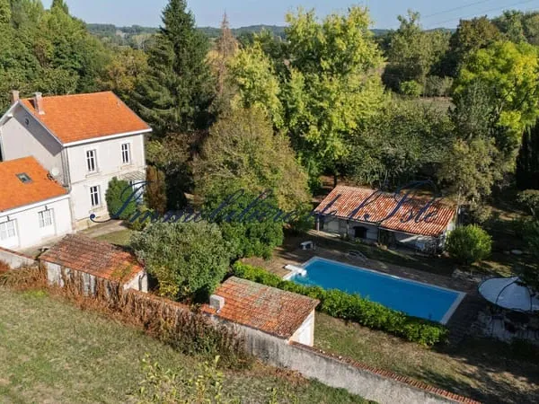 Maison 9 pièces 210 m²