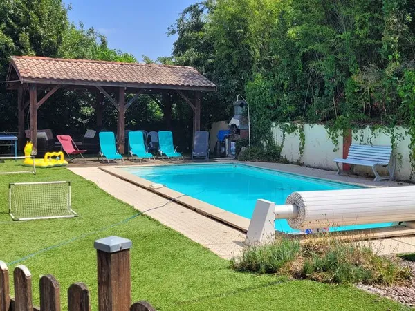 Maison terrain 5300m2,s/sol locatif