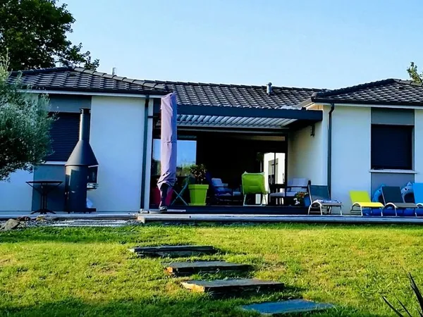 Maison individuelle d'exception avec piscine — Emplacement idéal tout à pied