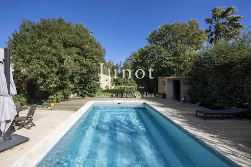 Maison 8 pièces 230 m²