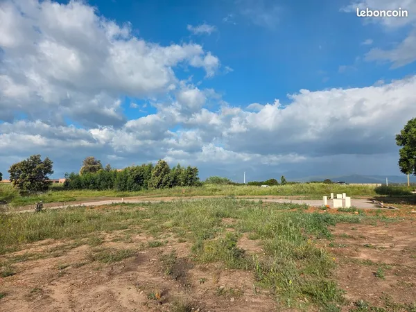 Aleria, centre terrain plat et viabilisé