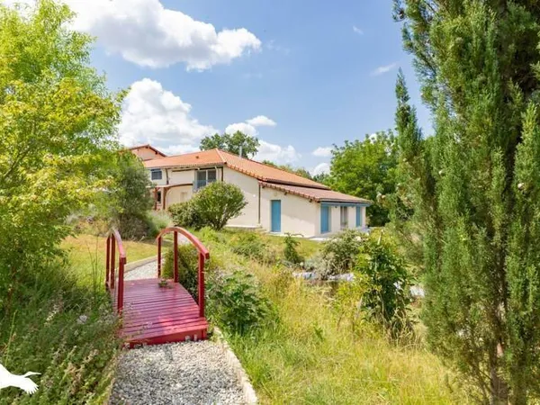 Maison 18 pièces 374 m²
