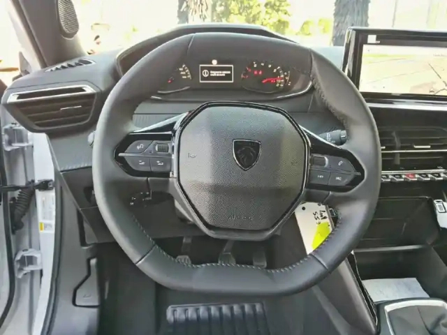 Peugeot 2008 100 s&amp;s bvm6 — photo 9