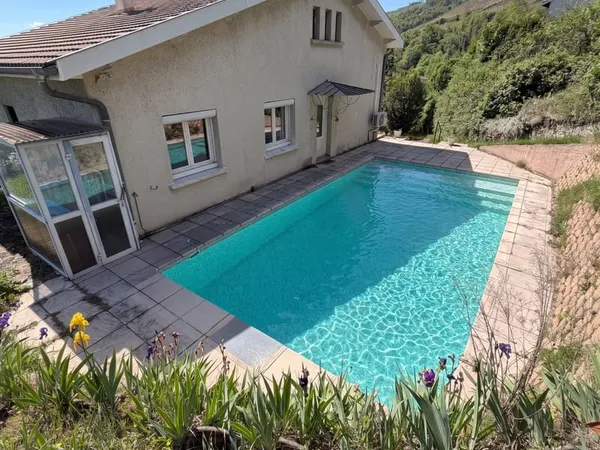 A vendre individuelle et piscine