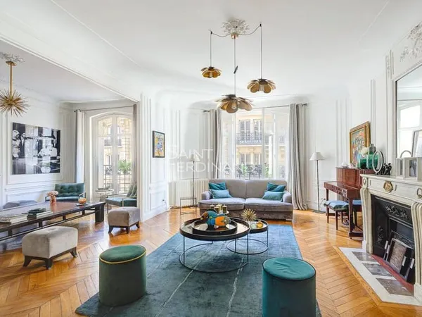 Appartement 7 pièces 226 m²