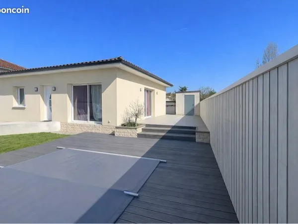 Maison avec piscine située au centre ville à Saint-André-de-Cubzac