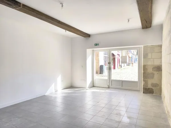 A LOUER - LOCAL COMMERCIAL - CHATEAU DES DUCS DE BRETAGNE