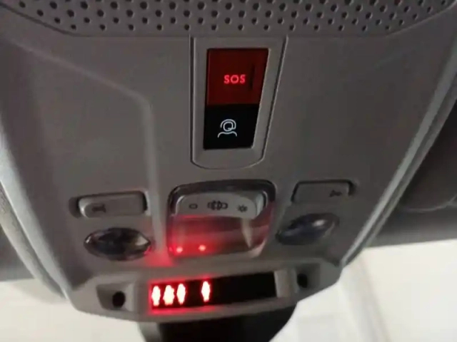 Peugeot 208 hybrid 100 e-dcs6 — photo 86