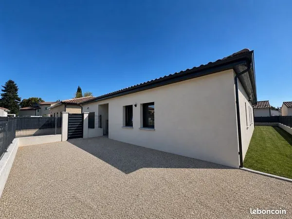 VILLA RÉCENTE DE PLAIN-PIED - 122 m² - 3 CHAMBRES - GARAGE