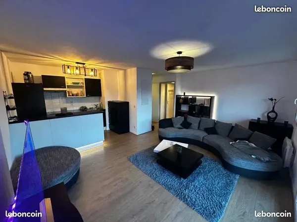 Superbe T2 de 51 m² | Dernier étage • Piscine • Parking