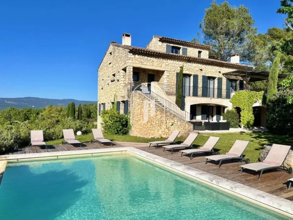 Villa en pierre avec piscine avec vue panoramique à vendre à Rou