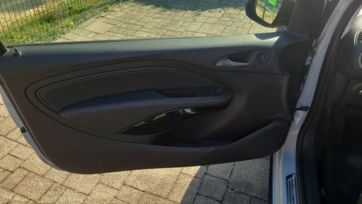 Opel Adam 1.4 87 - Rocks – 2018 – 129788 km – Essence – Boîte Manuelle — photo 19