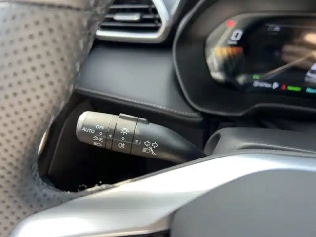 Mg Zs 1.5l 197ch hybrid+ luxury — photo 18