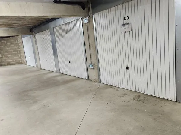 Vannes centre loue garage fermé