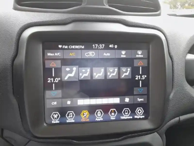 Jeep Renegade 1.3 turbo t4 190 ch phev at6 4xe eawd edition limitee central park — photo 11