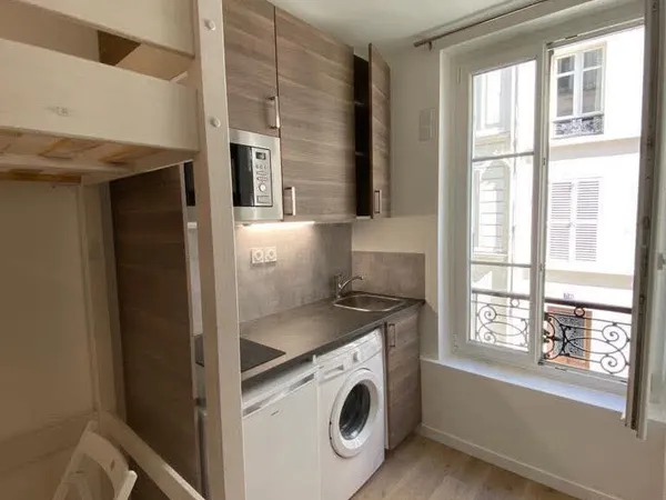 Loue studio refait à neuf - Paris 17ème - 12m2