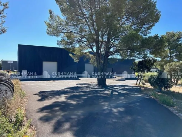Local d'activité 595 m²