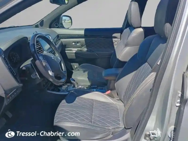 Mitsubishi Outlander 2.4l phev twin motor 4wd instyle — photo 9