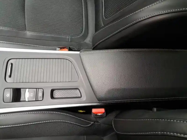 Renault Megane iv estate e-tech plug-in hybrid 160 — photo 37