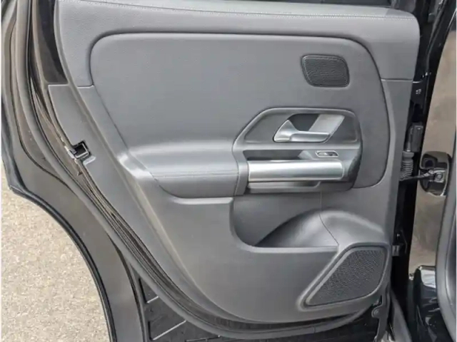 Mercedes Eqa 350 4matic — photo 18